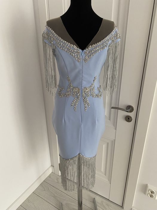 Rochie de zi, cu aplicatii din dantelă