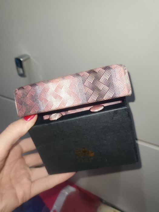 Запонки и галстук