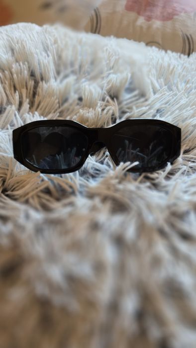 Продавам слънчеви очила