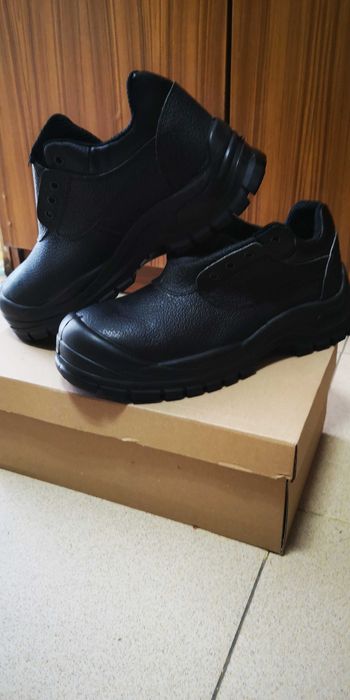 Работни обувки с бомбе НОВИ 42- номер