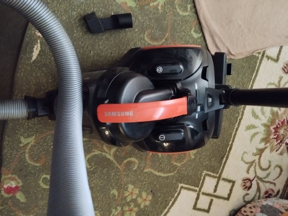 Пылесос  Самсунг.