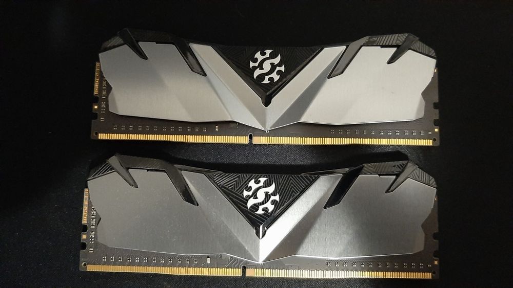 Memorii RAM DDR4 2x8Gb 3200Mhz(OC)