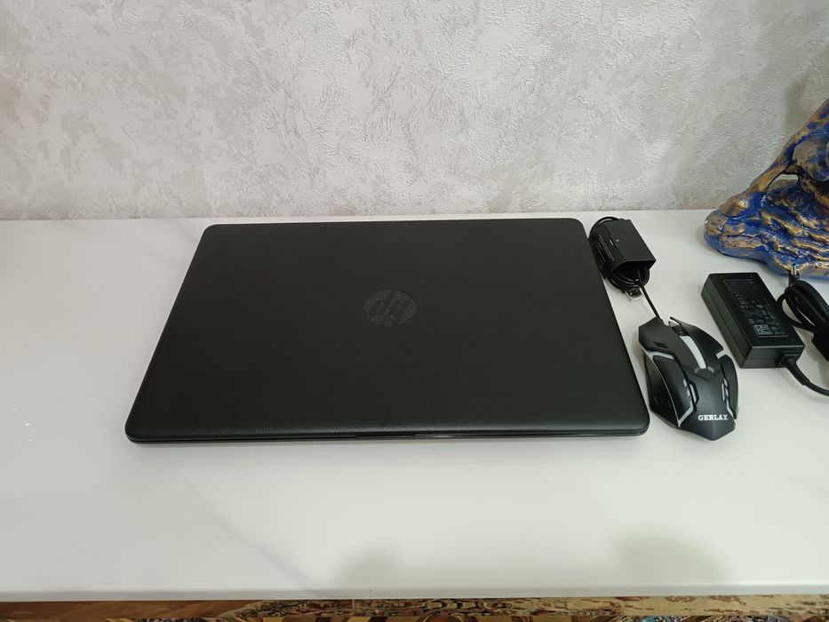 Ноутбук HP SSD 256Гб AMD с мышкой.