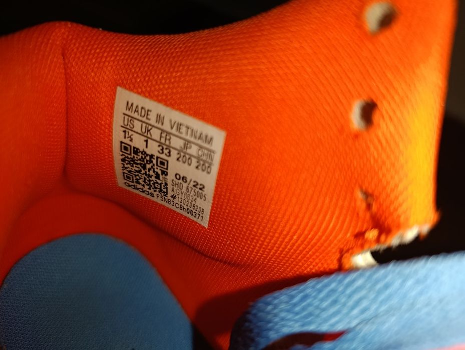 Adidași băieți mărimea 33