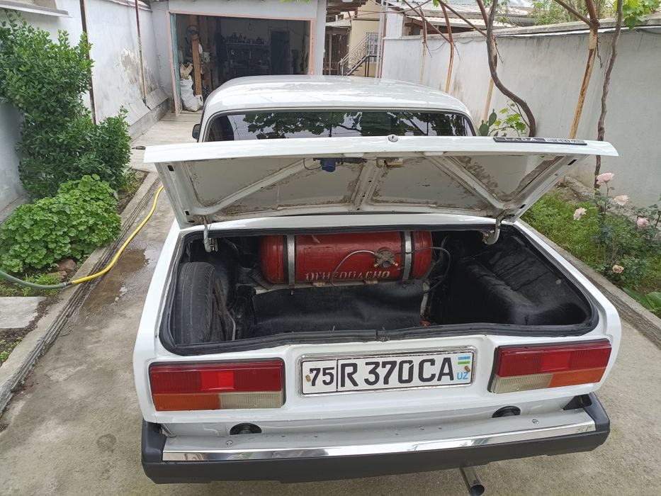 Ваз Жигули 2107.