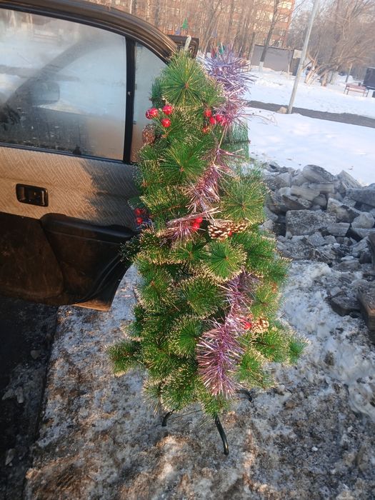 Продам ёлку  5000 доставка бесплатная