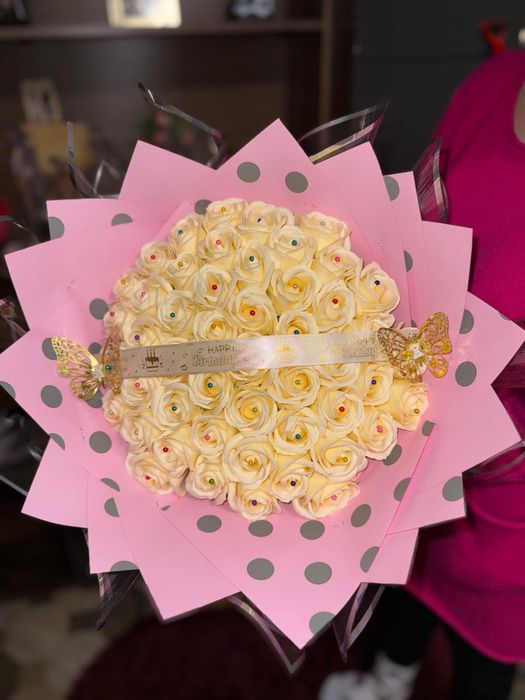 Vând buchete florale