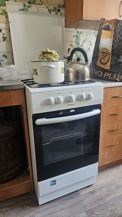 Продам газовую плиту