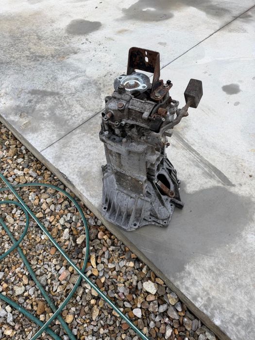 Vand lada de scule si alte piese de iveco