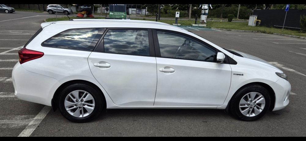 Toyota Auris 1.8 Hybrid , an 2015, 187.500 km