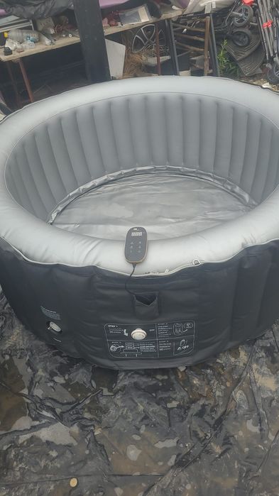 Jacuzi nou cu pompa defecta preț 650lei