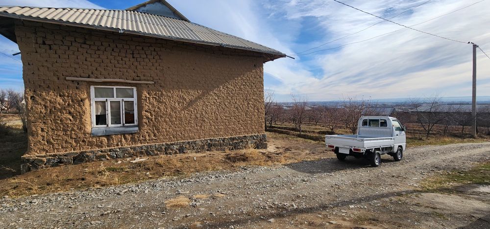 5 хонали янги курилган ховли сотилади деярли 60 сотох ер  билан