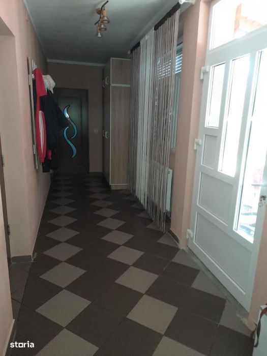 Casă cu 4 camere și curte spațioasă