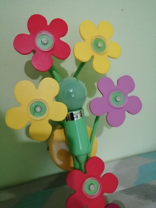 Aplica Flowers, cu bec si leduri pentru camera copilului