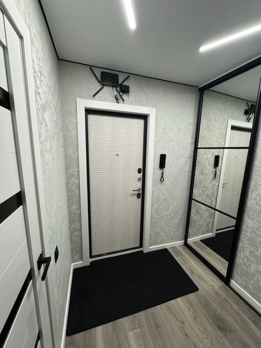 Lux центр города Кривенко 81