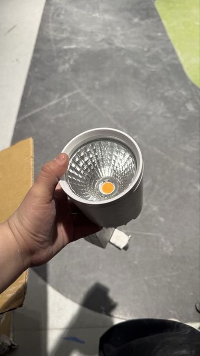 Продам потолочные светильники