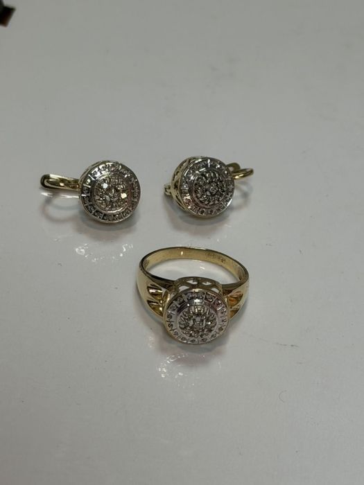 Золотой набор  с бриллиантами (серьги +кольцо)