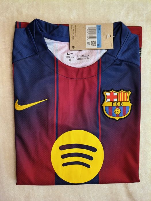 Tricou Nike nou cu eticheta, FC Barcelona, mărimea M, însemne brodate