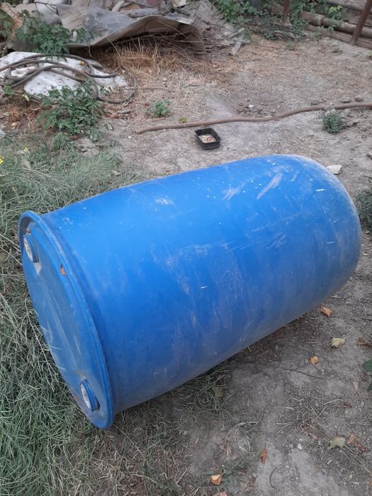 Бочка пласмассовая, 200литров обьем