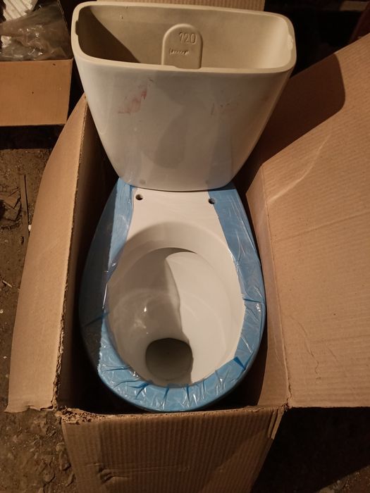 Унитаз и бочок новые