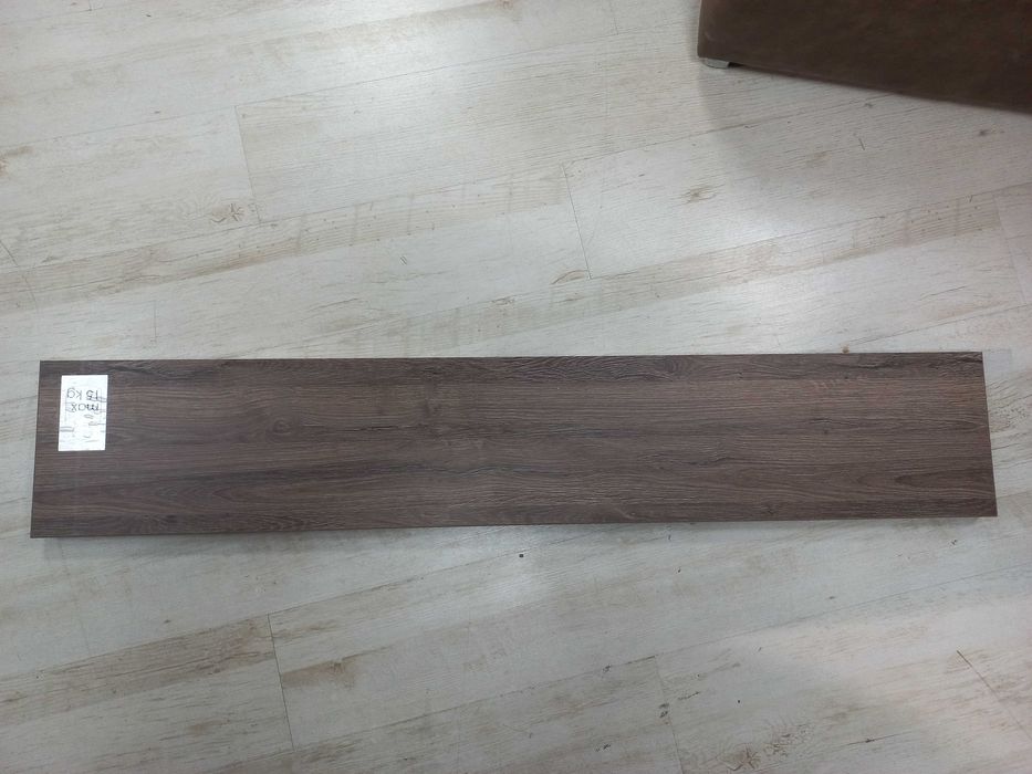 Продавам етежерка