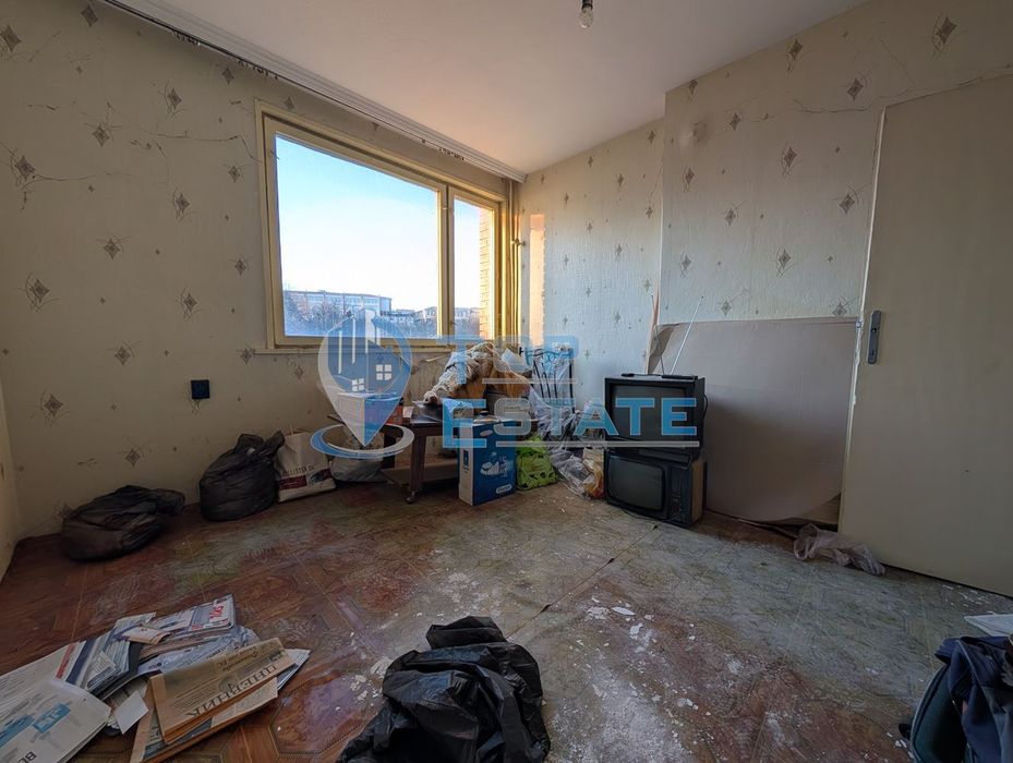 Тристаен тухлен апартамент в центъра на град Стражица