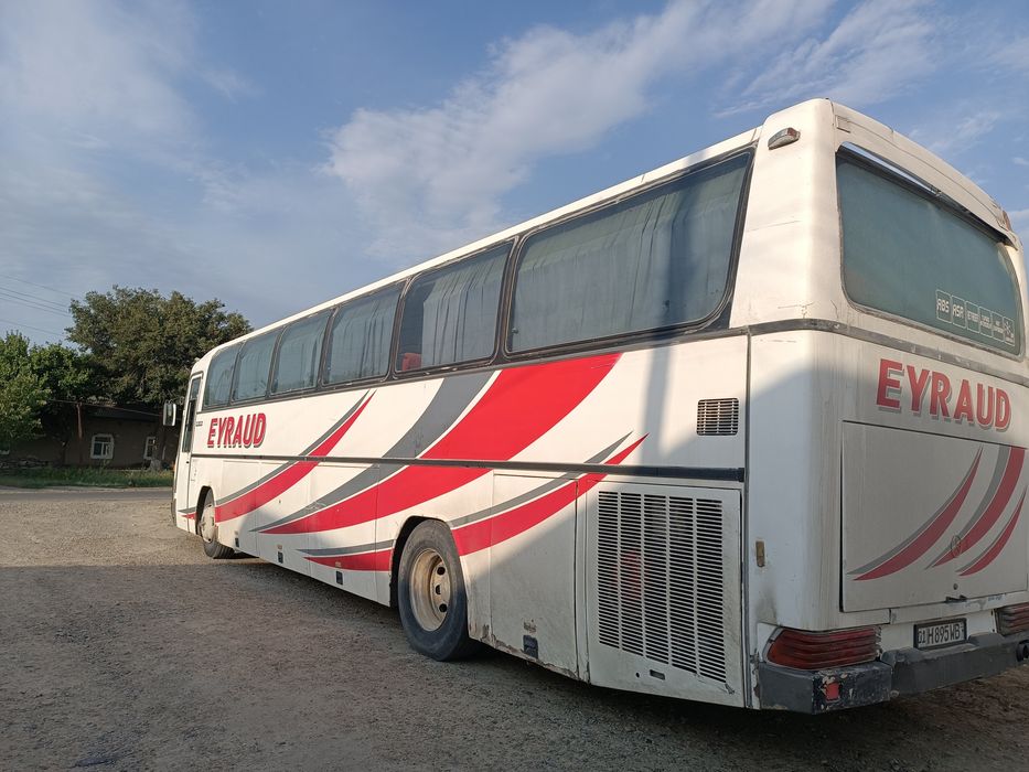 Mercedes bens avtobus sotiladi