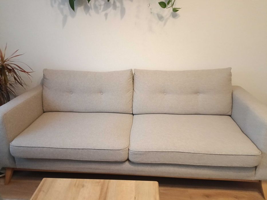 Диван за хол, с функция сън. Почти нов- в отлично състояние.