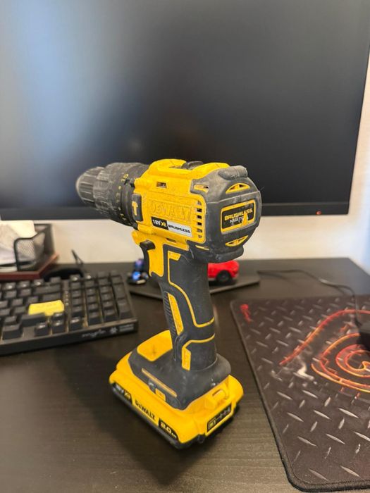 Filetanta DeWalt DCD778 cu baterie 18v 2ah