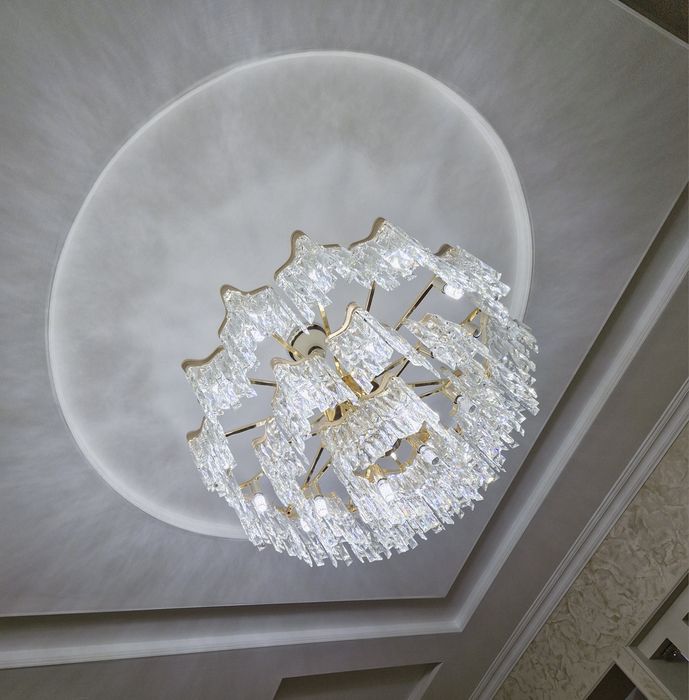 Продам шикарную люстру