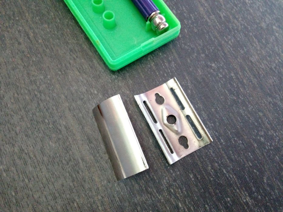 Бръсначка в кутийка