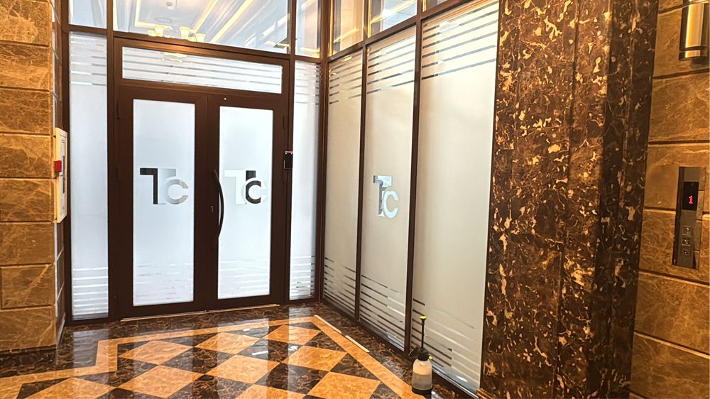 Тонировка матирование бронирование окон офисов перегородок