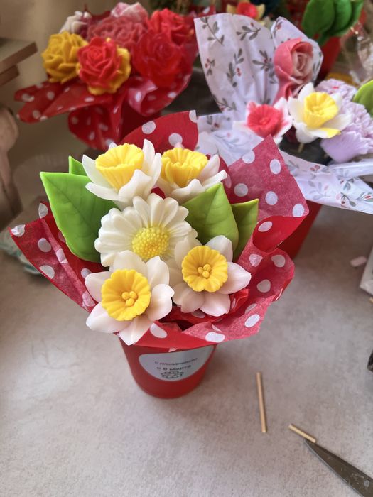 Корморативные подарки 8 марта Букеты