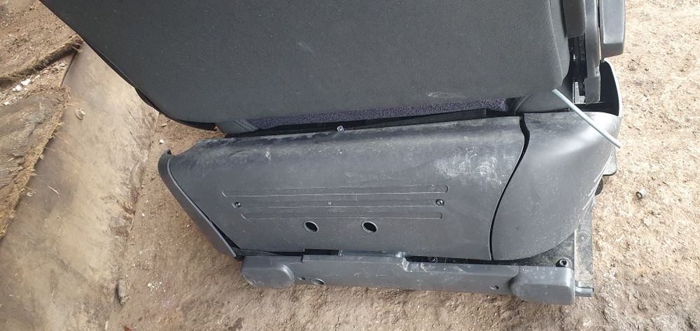 Авто седалка с хидравлика за хора със затруднено движение