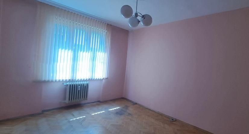 Дава се под наем Тристаен апартамент в София, Център - 70 кв.м за 650 € - Снимка #2