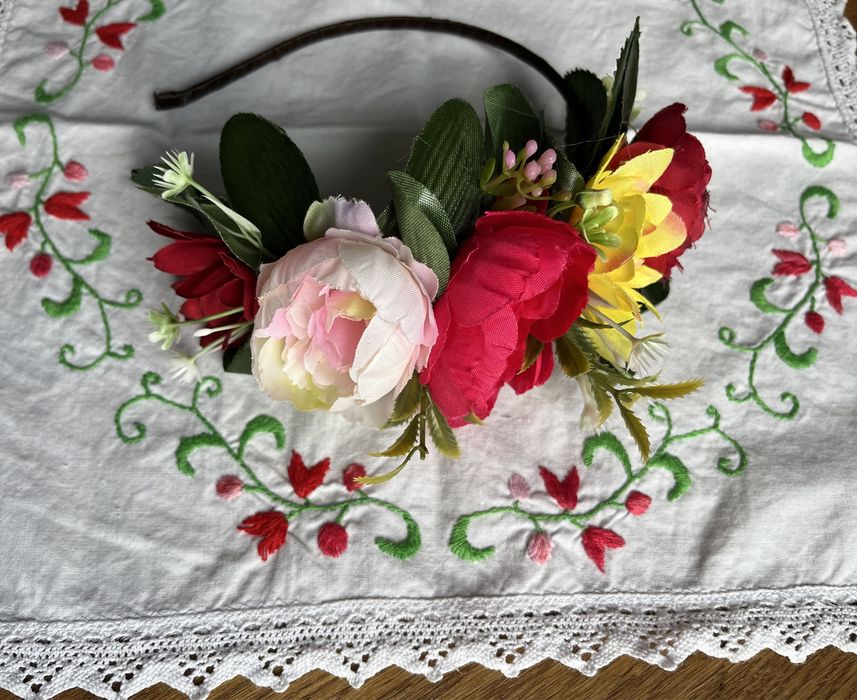 Диадема с цветя за народни танци