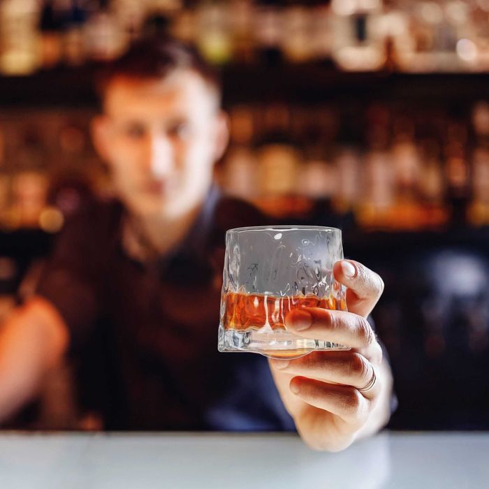 Set 9 pahare whisky 3 variante diferite oscilante baza rotunda 150 ml