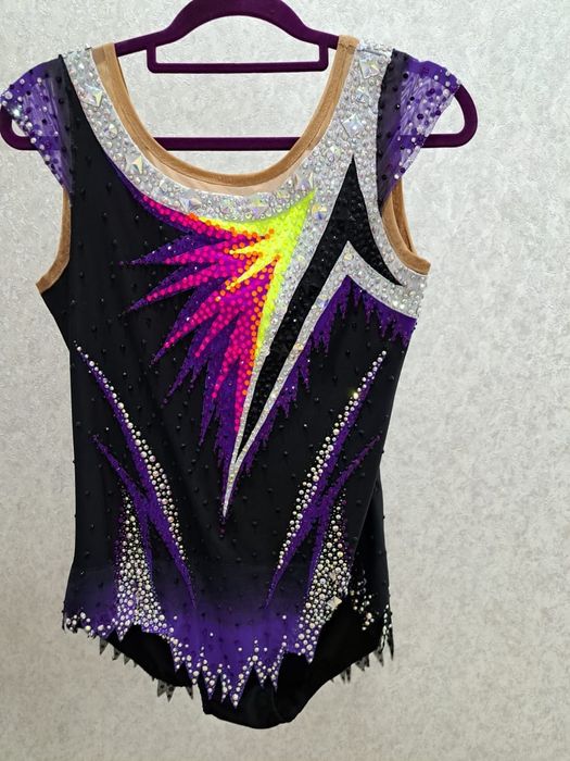 Продам купальник для художественной гимнастики