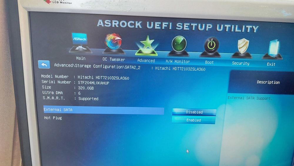 Продавам десктоп компютър с 19 инчов монитор и 2 стари лаптопа.