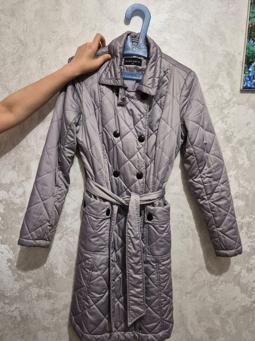 Пальто серое, на пугувицах с поясом