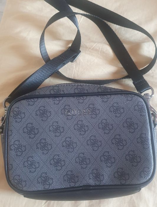 Gentuta de umar Guess