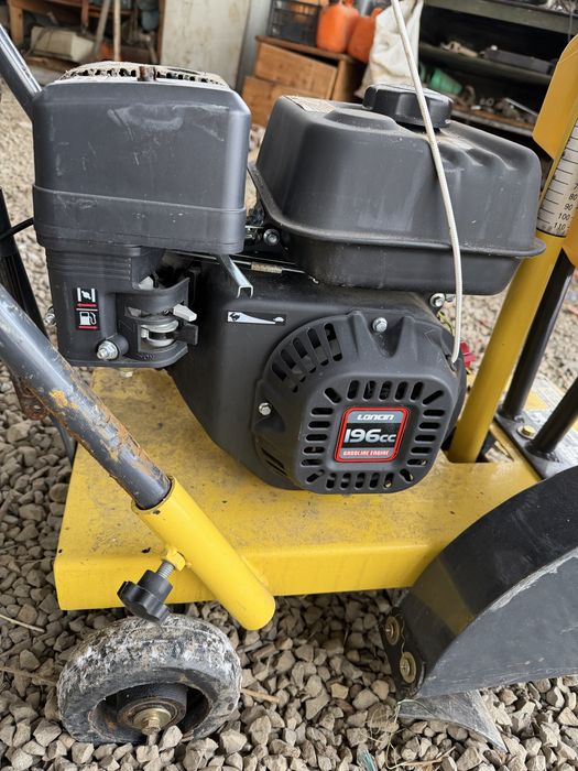 Masina de taiat asfalt