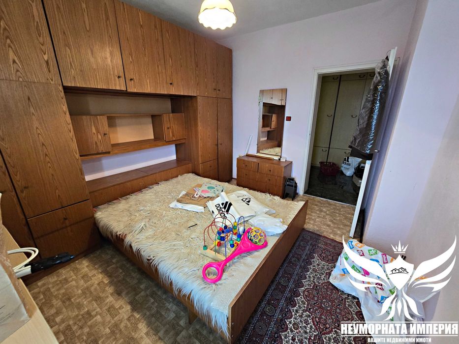 Продавам четиристаен апартамент 118кв. 3ет. гр.Асеновград, стадиона