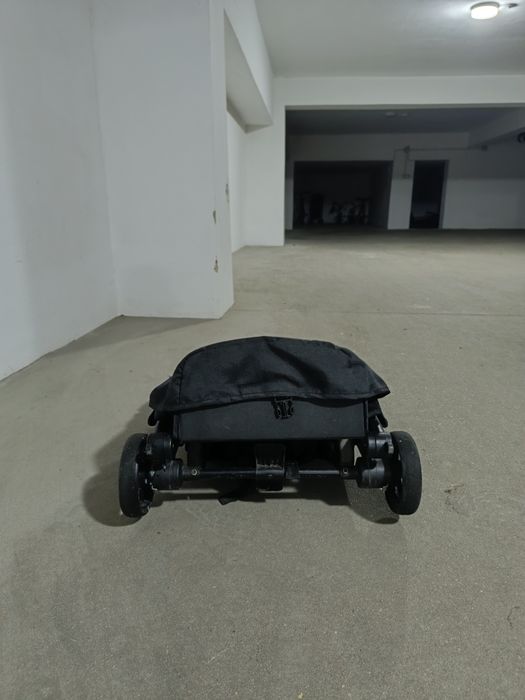 Vând cărucior pretabil și pt deplasările cu avionul