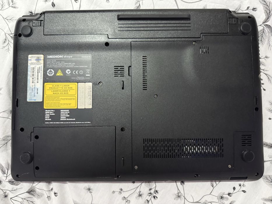 Продавам лаптоп-Medion MD97980 / E6228, Intel i3, 8GB RAM