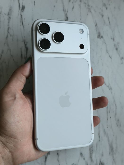 Vand Iphone 17 Pro Max piese(recarosare)