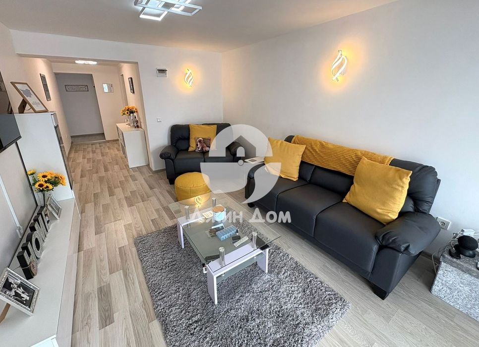 Стилен тристаен апартамент с ДВОР в гр. Свети Влас