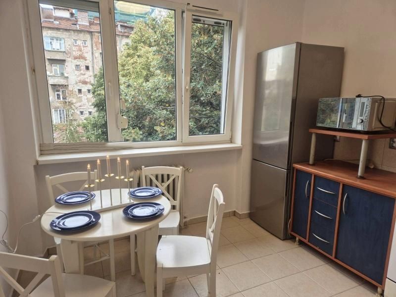 Дава се под наем Двустаен апартамент в София, Център - 68 кв.м за 664 € - Снимка #2