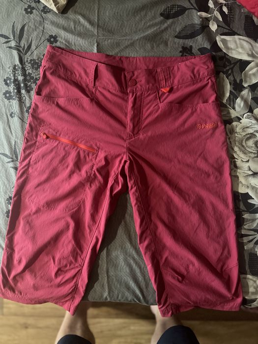 Къси дамски туристически панталони Bergans