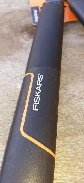 Daraxt qaychisi FISKARS